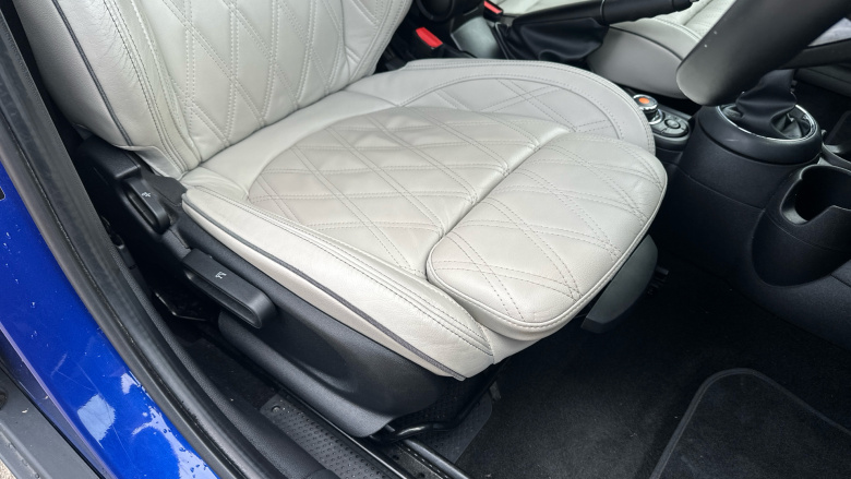 MINI Hatchback 2.0 Cooper S Exclusive 5dr [Comfort/Nav Pack] Petrol Hatchback